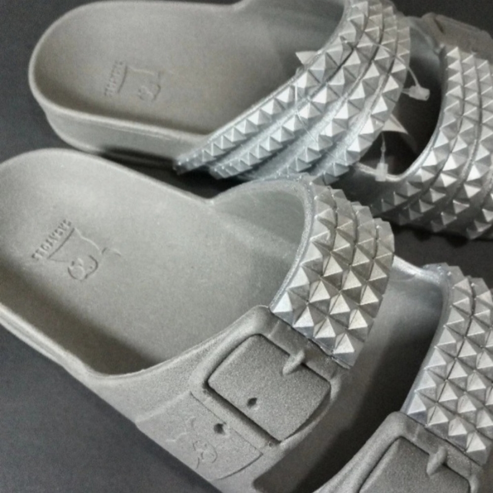A Size 8 (USA) Very Slightly Used Grey & Silver CACATOES [With Flox Studs/Rivets